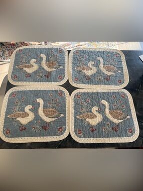 VTG Quilted Goose Placemat Set Of 4 Blue Floral Pattern Cottage Core Floral